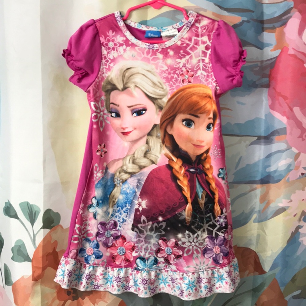 Frozen nightgown
